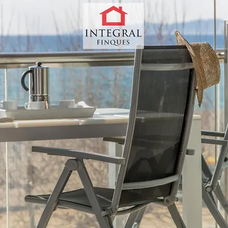 Beachfront Apartman *